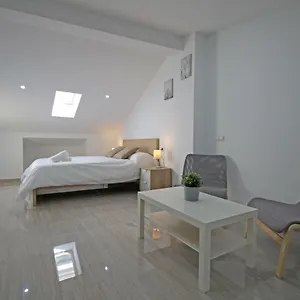 https://edificio-esparteros-grupalmalaga.hotelsinnerja.org